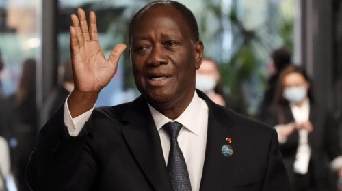 Alassane Ouattara entretient le suspens