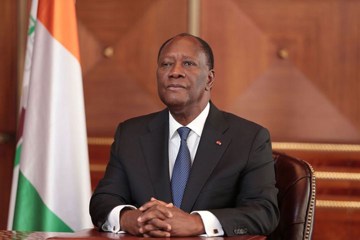 Alassane Ouattara fait un discours au congrès