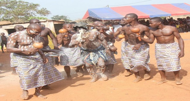Fokué, fête de génération en pays Akyé