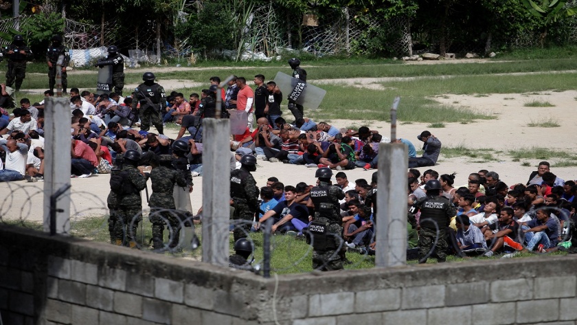 Des militaires dans une prison à Honduras