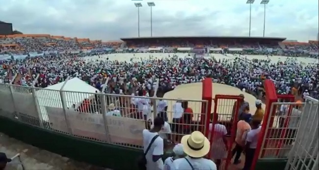 L'opposition fait le plein du stade à Abidjan
