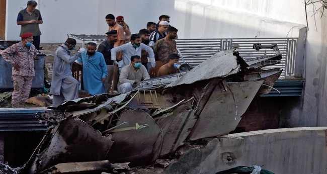 Un Airbus fait crash au sud du Pakistan
