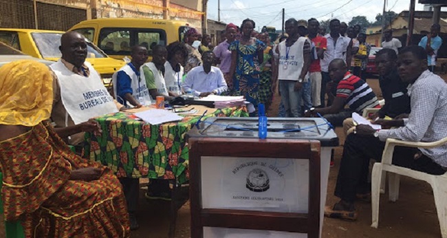 Début du double scrutin en Guinée