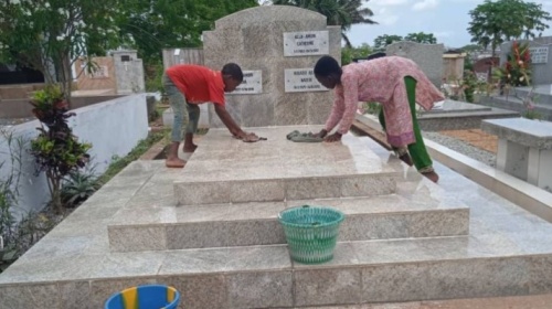 Pillage dans les cimetières d'Abidjan