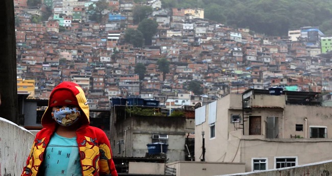 les favelas prennent le relais au Brésil