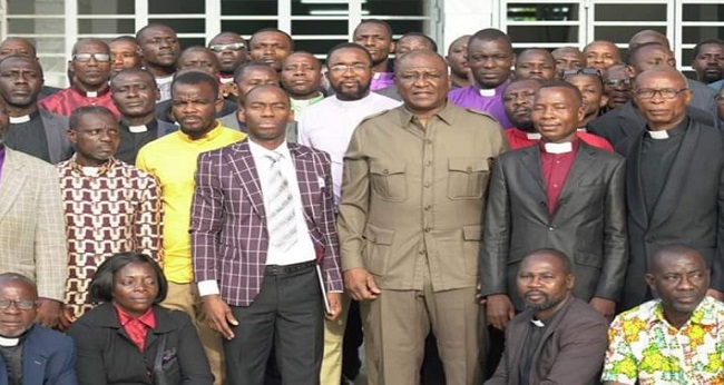 pasteurs ivoiriens autour du ministre Hamed Bakayoko