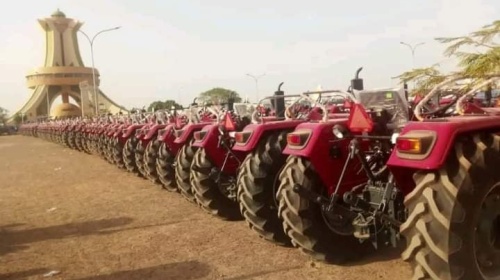 Le président Ibrahim Traoré octroie des tracteurs